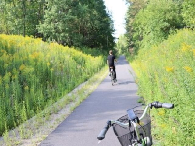 Cykling-på-banvall-Eskilstuna