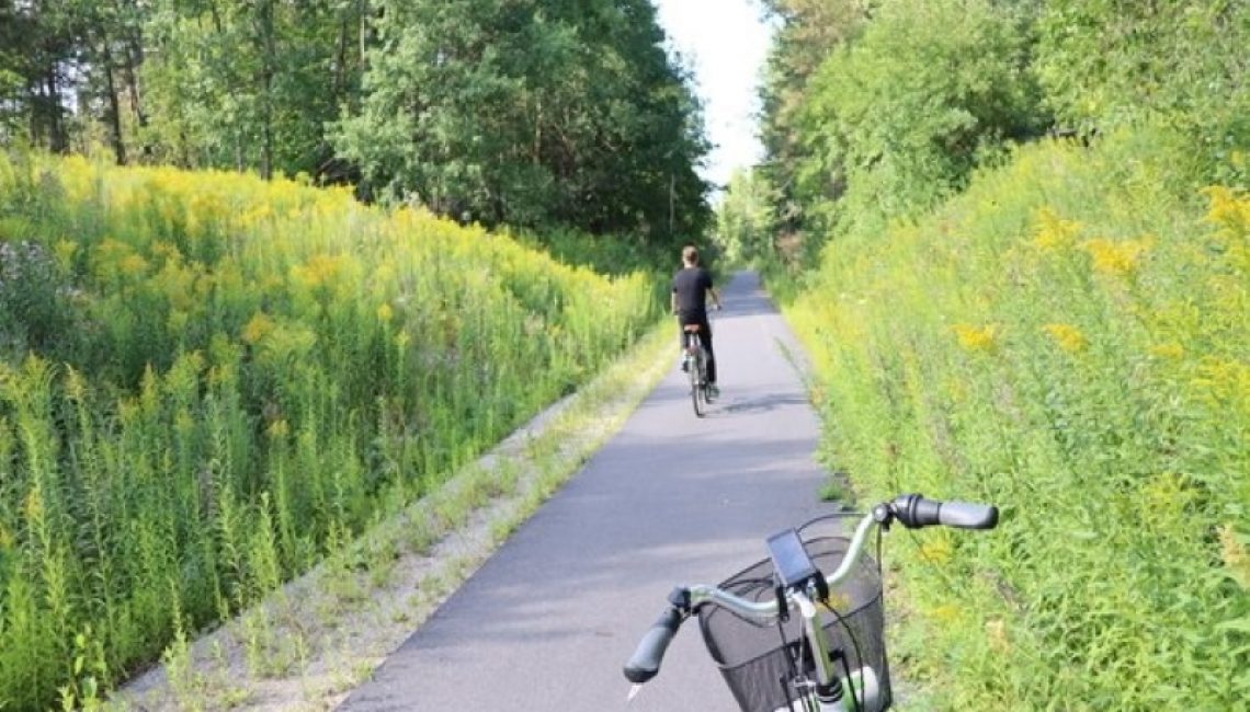 Cykling-på-banvall-Eskilstuna
