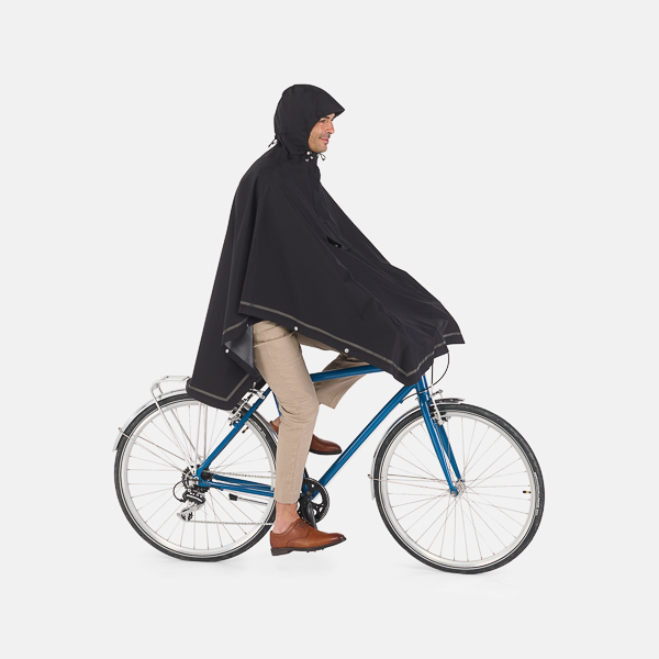 Imbris rain poncho black - man cycling hood up