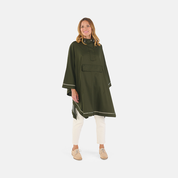 Imbris rain poncho green - woman standing front hood down