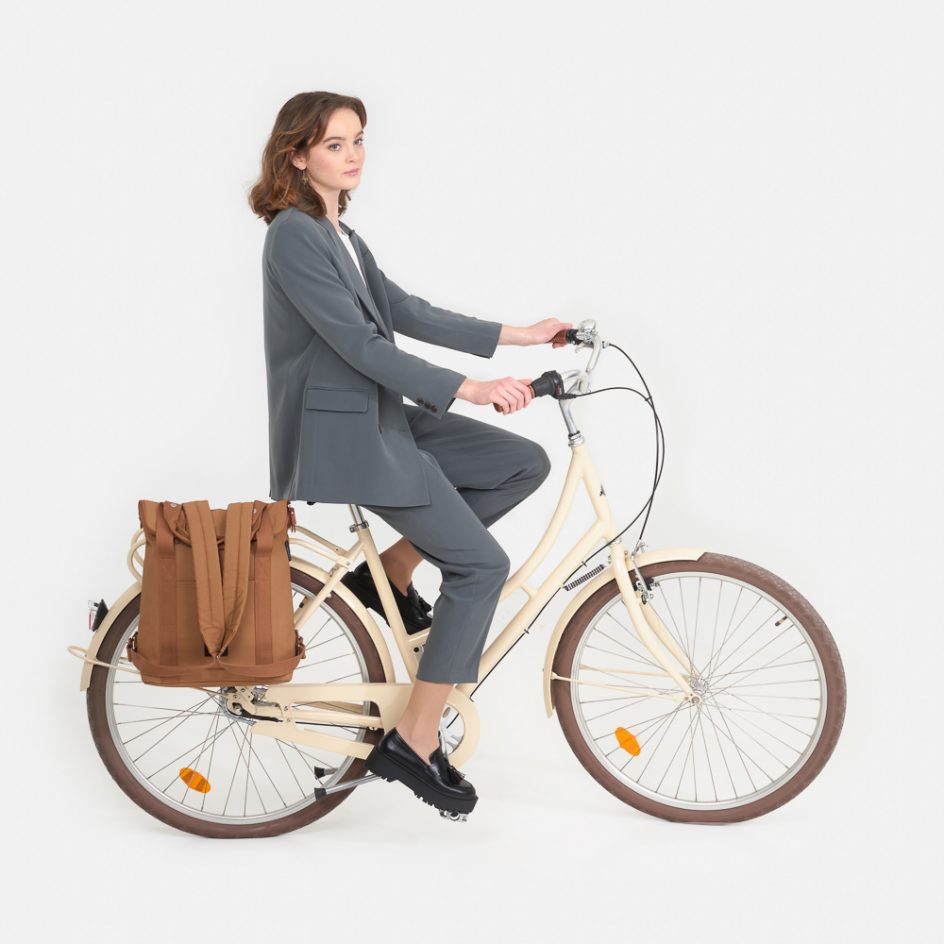 City Bikepack XL - cognac - woman cycling