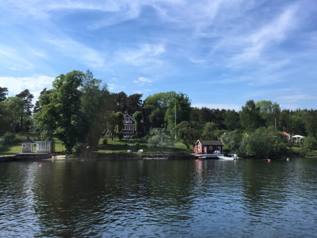 Båt genom stockholms skärgård