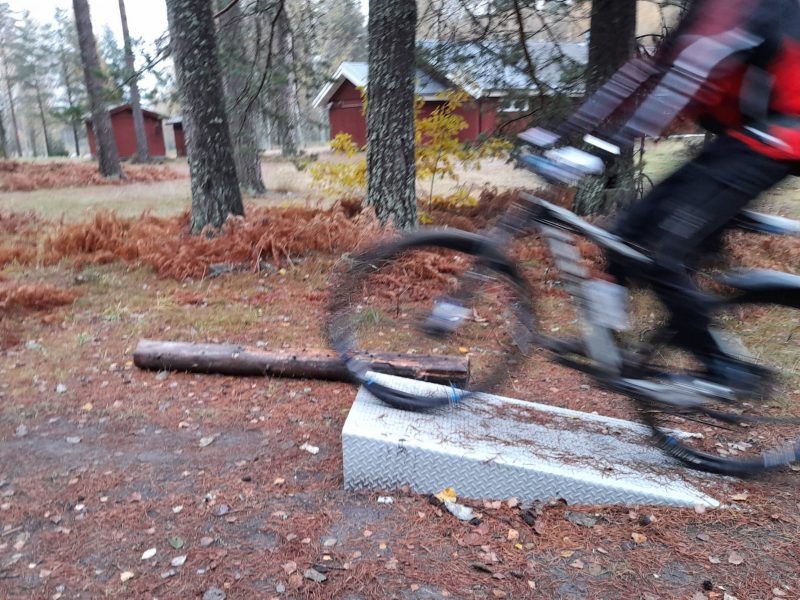 cykla-bergslagen-bergslagsguiderna-mtb-helg-tjejer-sweden-by-bike