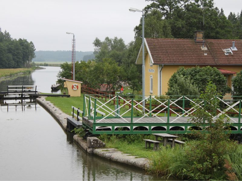 brådtom-sluss-cafe-vandrarhem-göta-kanal-sweden-by-bike2