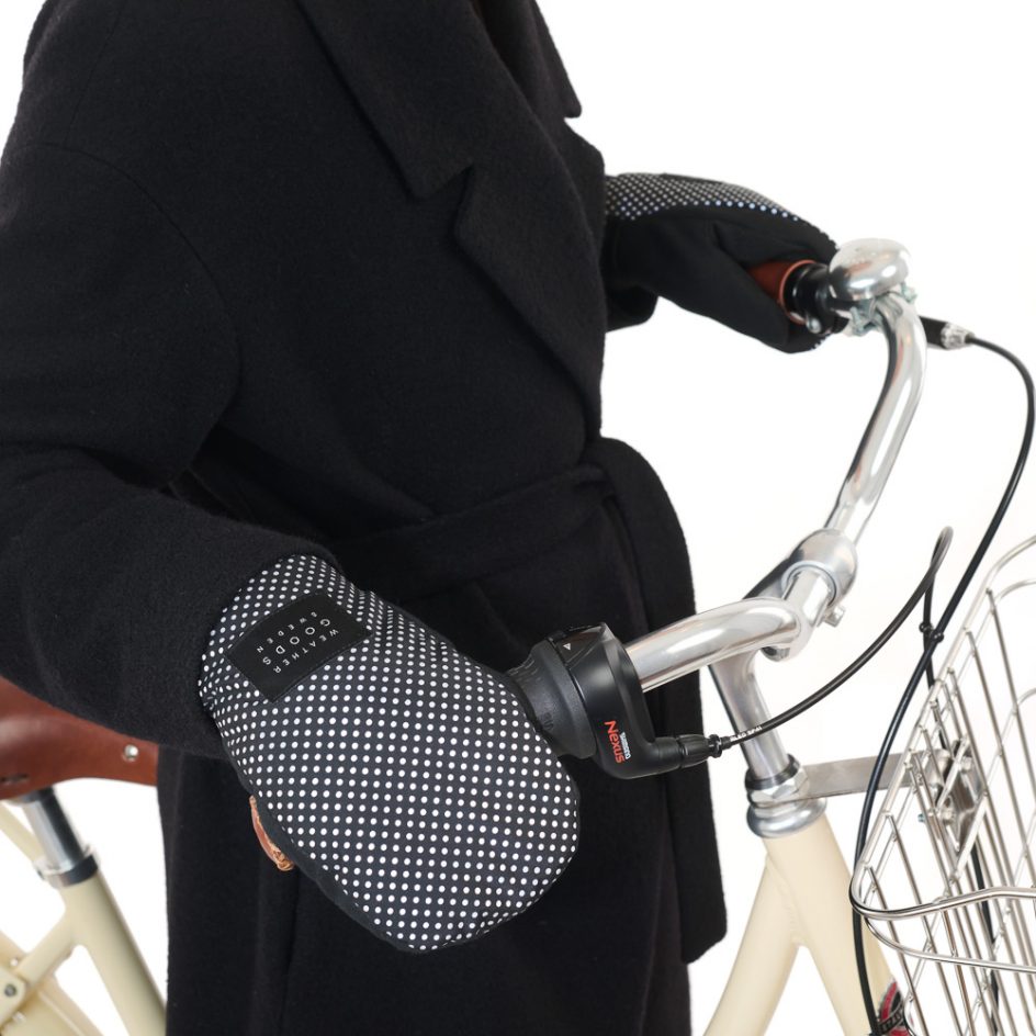 Luna Reflective Gloves Dot - woman bike handlebar
