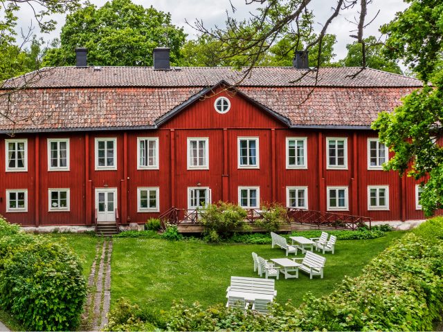 gripsholm-bed-breakfast-mariefred-cyclist-welcome-sweden-by-bike